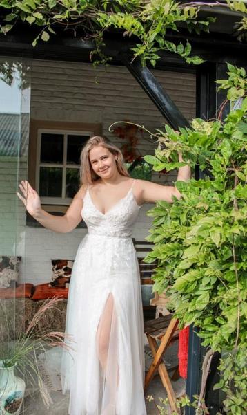 Pronovias Hyperion Trouwjurk | A-lijn | Kant & Tule  beschikbaar voor biedingen