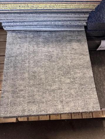 Desso tapijttegels grijs B-keus nieuw 17.5m² 50x50cm #142 beschikbaar voor biedingen