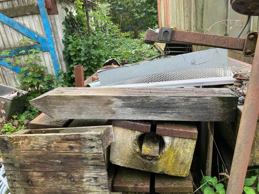 Meerpalen 2x3m + 2 x circa 1,5m - Vierkant 15 x 15 cm, Tuin en Terras, Ophalen, Gebruikt, Palen, Hardhout