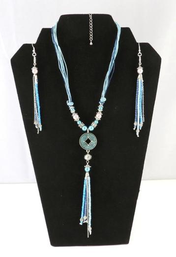 Statement ketting met parels en bij passende oorbellen  beschikbaar voor biedingen