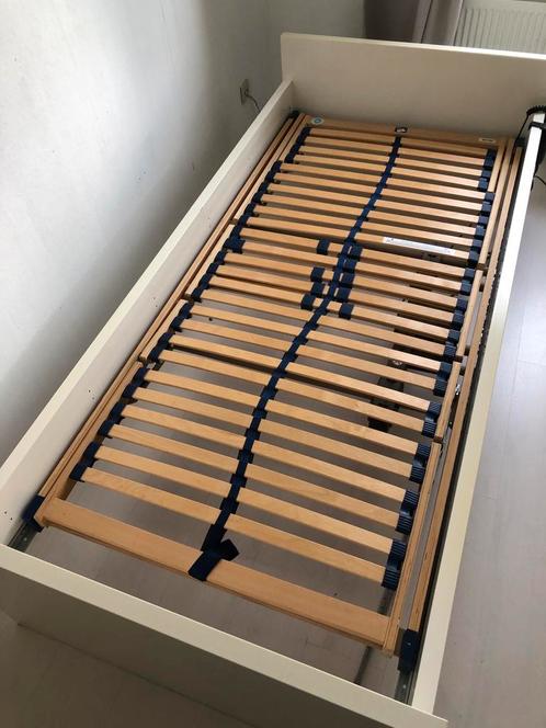 Bed met elektrisch verstelbare lattenbodem, Huis en Inrichting, Slaapkamer | Matrassen en Bedbodems, Gebruikt, 90 cm, 200 cm, Eenpersoons