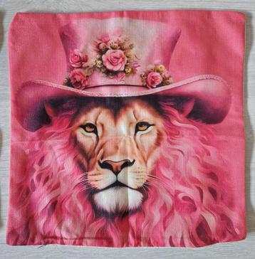 2 X Nieuwe "Roze Leeuw" kussenhoes beschikbaar voor biedingen