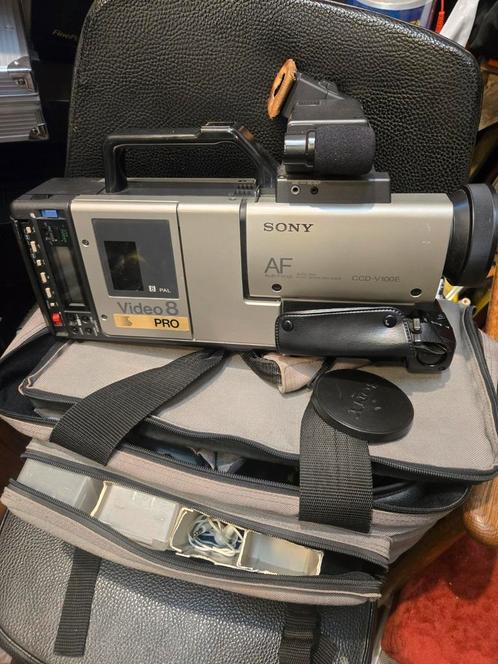 Sony video 8 pro ccd-v100e met kabels en lader, Audio, Tv en Foto, Videocamera's Analoog, Camera, Hi 8, Ophalen of Verzenden