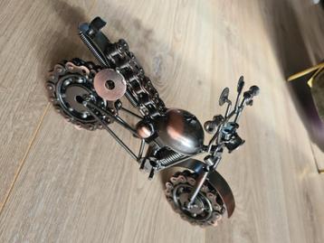 Uniek kunstobject motor te koop beschikbaar voor biedingen
