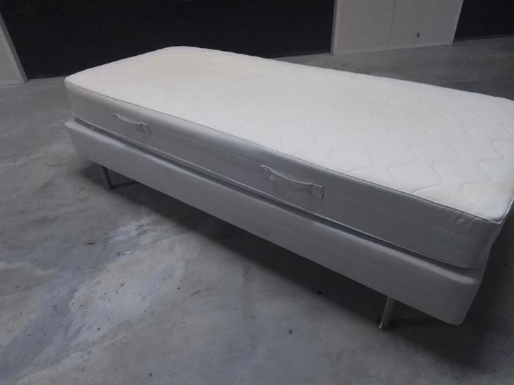 1 pers Boxspring 90 x 220 cm, Huis en Inrichting, Slaapkamer | Boxsprings, Gebruikt, 90 cm, 220 cm, Eenpersoons, Wit, Crème, Ophalen of Verzenden