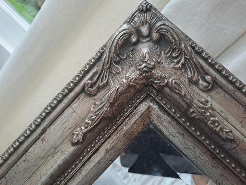 Facetgeslepen spiegel antiekzilverkleurig met ornamenten, Huis en Inrichting, Woonaccessoires | Spiegels, Zo goed als nieuw, 75 tot 100 cm