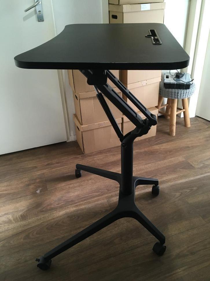 Laptoptafel: hoogte verstelbaar en verplaatsbaar, Computers en Software, Laptoptafels, Gebruikt, In hoogte verstelbaar, Ophalen