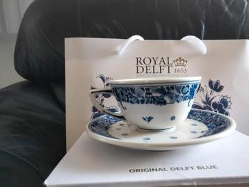 Delfts blauw kop en schotel beschikbaar voor biedingen