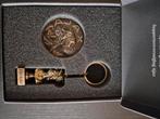 125 jaar Ajax, sleutelhanger en magneet., Postzegels en Munten, Penningen en Medailles, Ophalen of Verzenden, Overige materialen