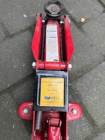 Garagekrik 2000kg met lange stang beschikbaar voor biedingen