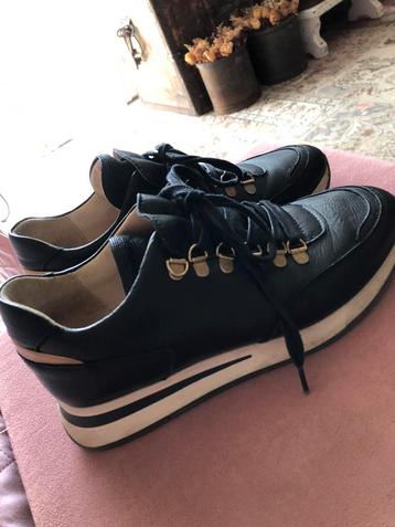 Zwarte via vai sneakers beschikbaar voor biedingen