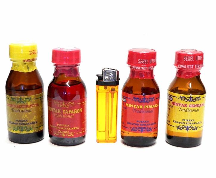 Grote fles KERIS OLIE MK8 Pusaka Cendana 1000bunga, Antiek en Kunst, Kunst | Niet-Westerse kunst, Ophalen of Verzenden