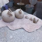 Twee dikke stenen kippen met 3 kleintjes, Ophalen, Steen