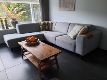 Leuke bank voor jongeren honk oid   beschikbaar voor biedingen