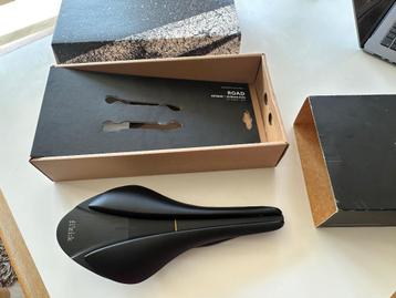 Fizik arione 00 versus evo 130mm beschikbaar voor biedingen