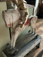 Oud houten paardje op wieltjes.Oud brocante paard op wielen, Ophalen of Verzenden