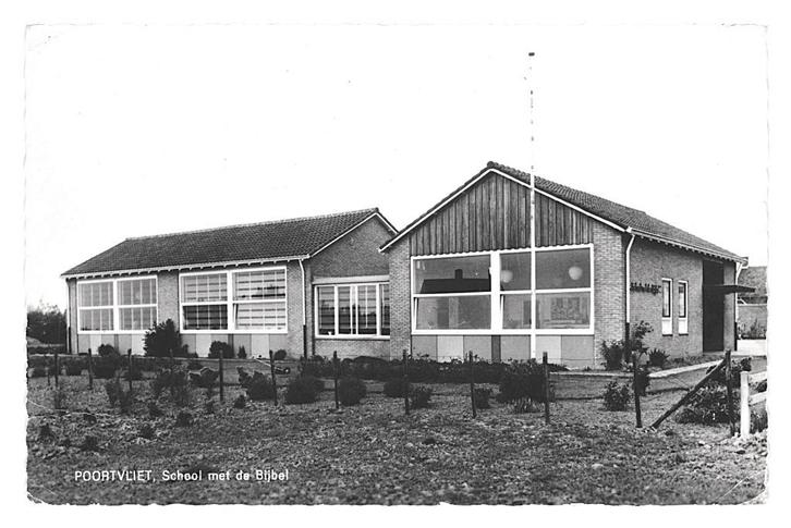 975701 Poortvliet Zeeland 1964 School met de Bijbel Gelopen, Verzamelen, Ansichtkaarten | Nederland, Gelopen, Zeeland, 1960 tot 1980