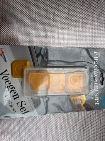 Voegendet voor het afwerken van kit voegen en naden. beschikbaar voor biedingen