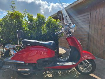 Retro scooter (accu leeg) beschikbaar voor biedingen