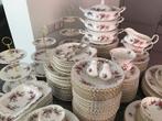 Royal Albert LAVENDER ROSE veel servies 🤍🩷🤍🩷, Ophalen, Zo goed als nieuw, Bord of Schaal