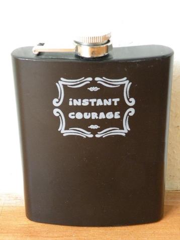Zakflacon. Tekst: 'Instant courage'.   Stainless steel. beschikbaar voor biedingen