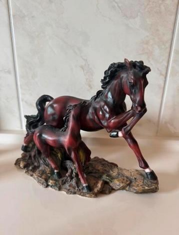 Paarden beeldje met veulen decoratie vintage antiek beschikbaar voor biedingen