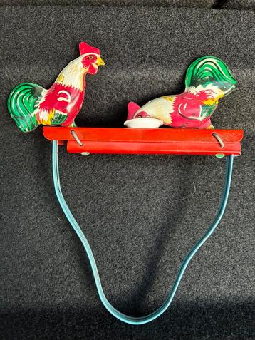 blikken vintage speelgoed 'pikkende hanen' beschikbaar voor biedingen