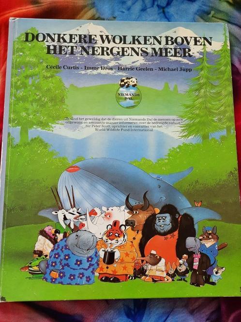 Donkere wolken boven het nergens meer, Boeken, Kinderboeken | Jeugd | 13 jaar en ouder, Zo goed als nieuw, Non-fictie, Ophalen of Verzenden