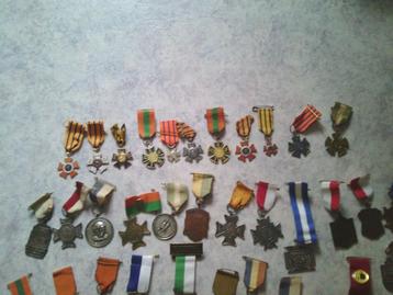 grote hoeveelheid wandelmedailles beschikbaar voor biedingen