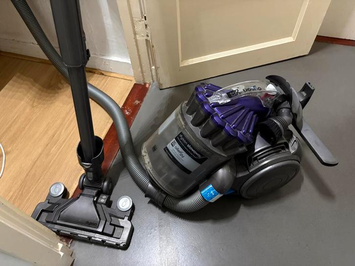 Dyson DC23 krachtige stofzuiger, Witgoed en Apparatuur, Stofzuigers, Zo goed als nieuw, 1200 tot 1600 watt, Ophalen
