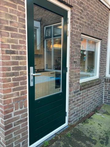 Hardhouten tuindeur met kozijn en dorpel beschikbaar voor biedingen