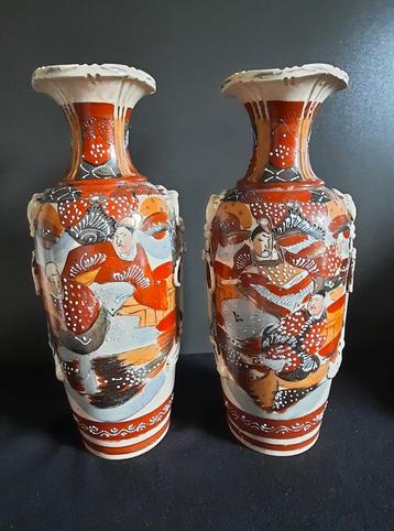 Antieke Japanse vazen (set van 2) beschikbaar voor biedingen