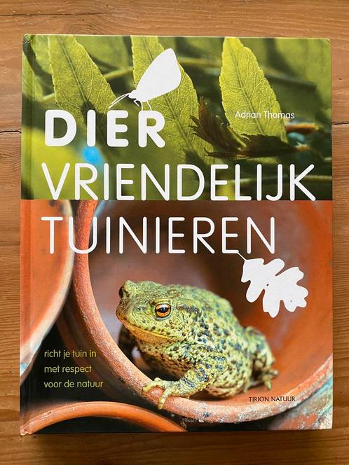 Diervriendelijk tuinieren - Adrian Thomas, Boeken, Wonen en Tuinieren, Gelezen, Ophalen of Verzenden