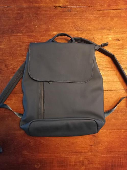 New Rebels Daley Rugzak Waterafstotend blauw, Sieraden, Tassen en Uiterlijk, Tassen | Rugtassen, Nieuw, Overige merken, 25 tot 40 cm