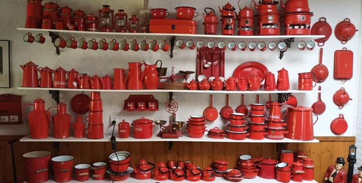 Grote collectie rood emaille, erg divers, oliestellen etc,, Antiek en Kunst, Antiek | Emaille, Ophalen