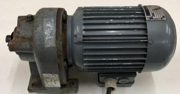 2 vertragingsmotoren reductor motor eventueel met omvormer beschikbaar voor biedingen