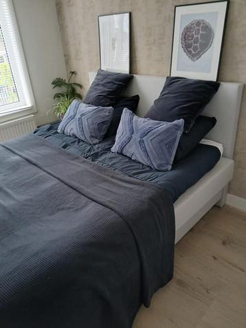 Mooi net bed 160 x 200 gratis op te halen in den haag