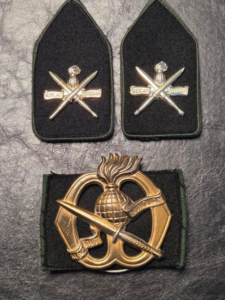 Setje baretembleem kraagspiegels KCT Korps Commando Troepen, Verzamelen, Militaria | Algemeen, Landmacht, Embleem of Badge, Nederland