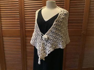 Stola Omslagdoek  Gehaakte stola bloemsluiting beschikbaar voor biedingen