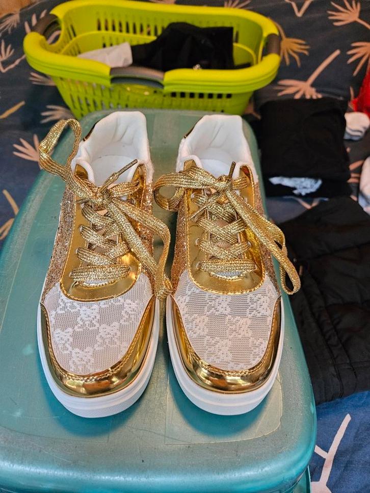 Gouden sneakers 39 40, Kleding | Dames, Schoenen, Nieuw, Sneakers of Gympen, Wit, Ophalen