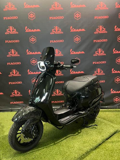 Vespa Sprint 2022 Brom! Black on Black Full Option Garantie!, Fietsen en Brommers, Scooters | Vespa, Ophalen of Verzenden