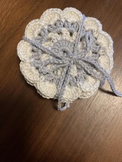 Set van 6 nieuwe met de hand gehaakte onderzetters van 8 cm, Hobby en Vrije tijd, Breien en Haken, Nieuw, Haken, Overige typen