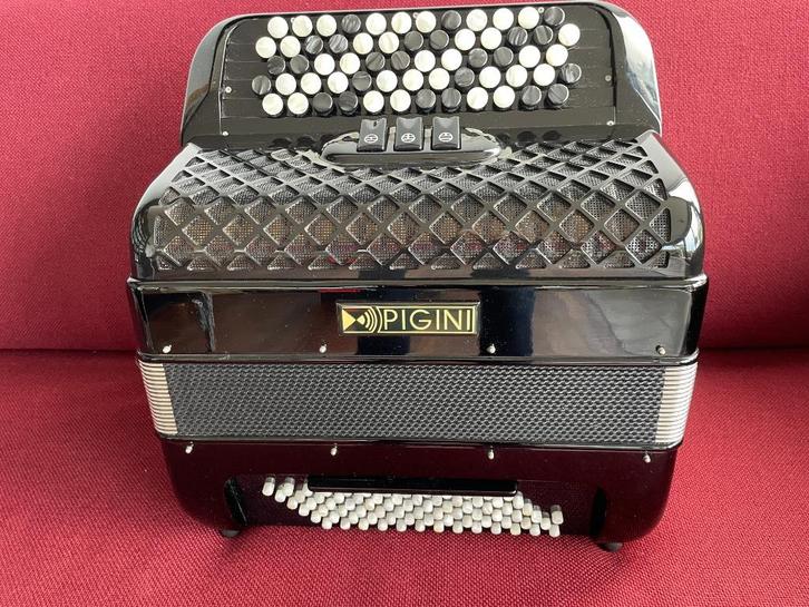 Z.g.a.n. Pigini Studio B2 Convertor  knopaccordeon .B-Griff., Muziek en Instrumenten, Accordeons, Zo goed als nieuw, Knopaccordeon