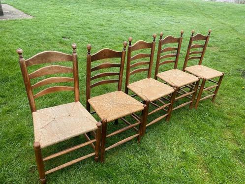 Goede kerkstoelen, stoelen hout met biezen zitting, Huis en Inrichting, Stoelen, Gebruikt, Vijf, Zes of meer stoelen, Hout, Riet of Rotan