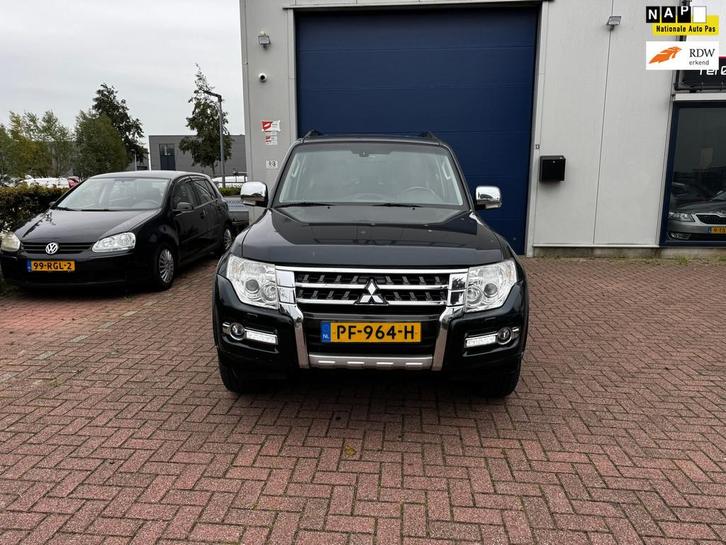 Mitsubishi Pajero 3.2 DI-D Instyle AUTOMAAT!, Auto's, Mitsubishi, Bedrijf, Te koop, Pajero, 4x4, ABS, Achteruitrijcamera, Airbags