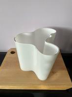 iittala | Alvar Aalto vaas wit 160mm, Huis en Inrichting, Woonaccessoires | Vazen, Wit, Aardewerk of Porselein, Ophalen of Verzenden