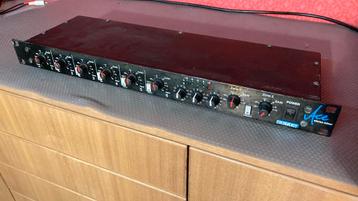 Dateq Ace stereo mixer 6 kanaals 19 inch rack 