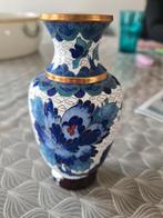 Chinese cloisonné blauw en wit emaille vaas, Antiek en Kunst, Antiek | Vazen, Ophalen of Verzenden