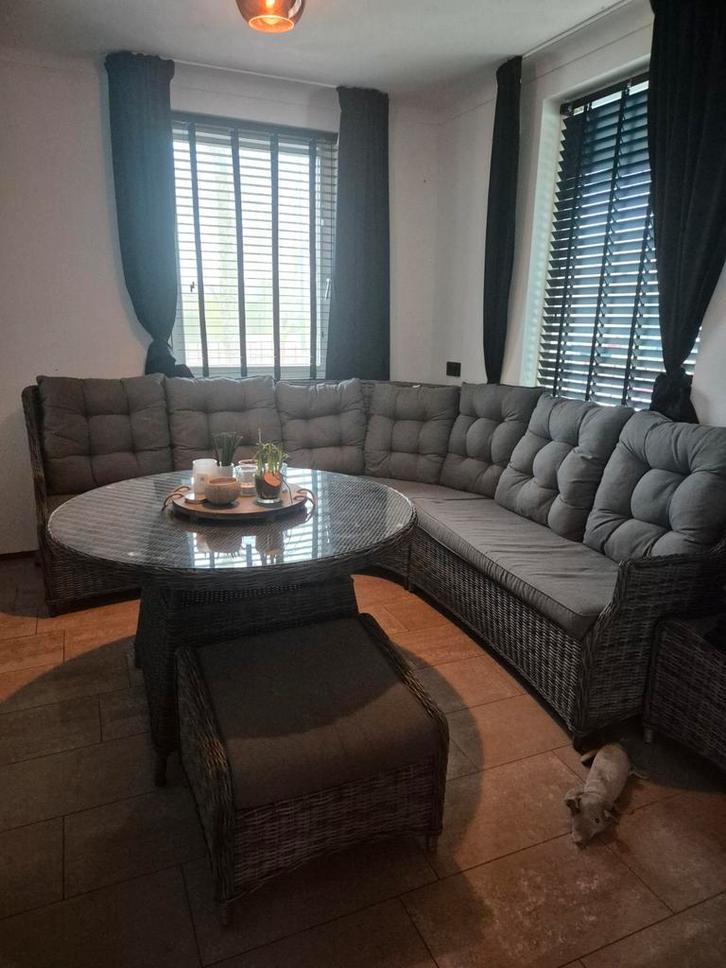 Luxe Wicker Tuinset met Ronde Tafel en Hocker, Tuin en Terras, Tuinsets en Loungesets, Zo goed als nieuw, Loungeset, Wicker, Meer dan 8 zitplaatsen