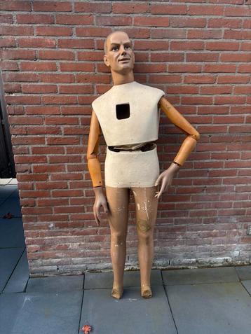 Mooie oude vintage paspop / mannequin beschikbaar voor biedingen